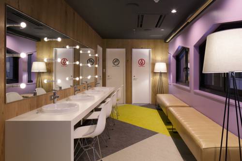 booth-net-cafe_powder-room