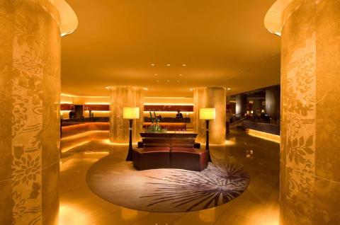 hilton-tokyo_lobby