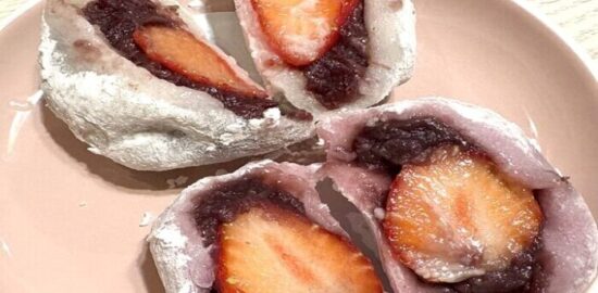 大角玉屋のいちご豆大福